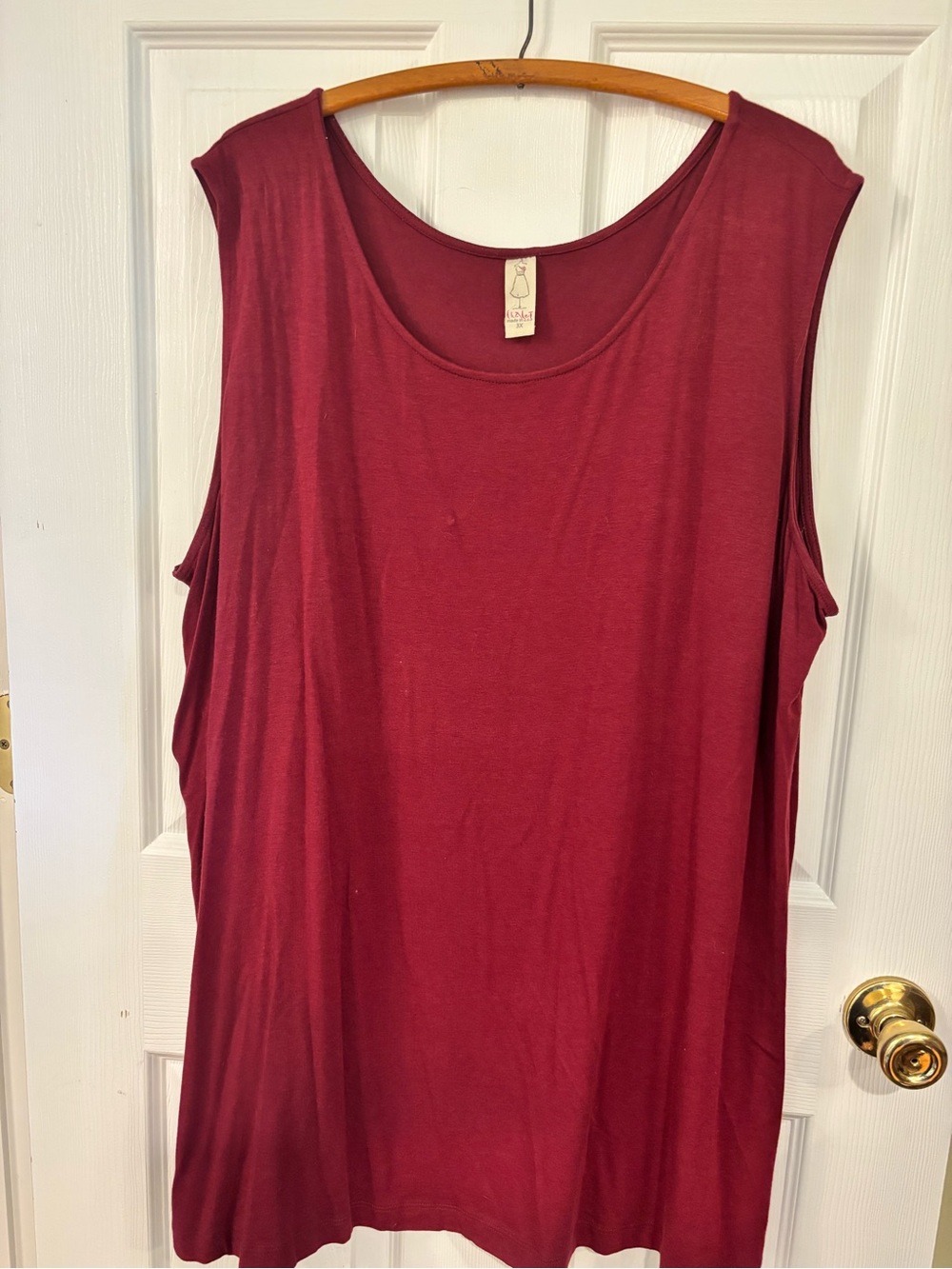 Chalet Women's Sleeveless Scoop Neck Tank Top - Burgundy Wine